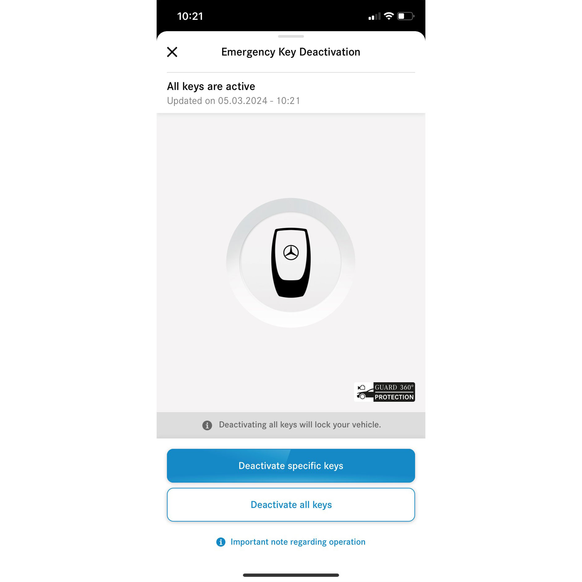 Kulcs vészhelyzeti deaktiválása | Excellence csomag | Mercedes-Benz Egy okostelefonon megjelenik a kulcs vészhelyzeti deaktiválása Digitális extrafelszereltség menüje.