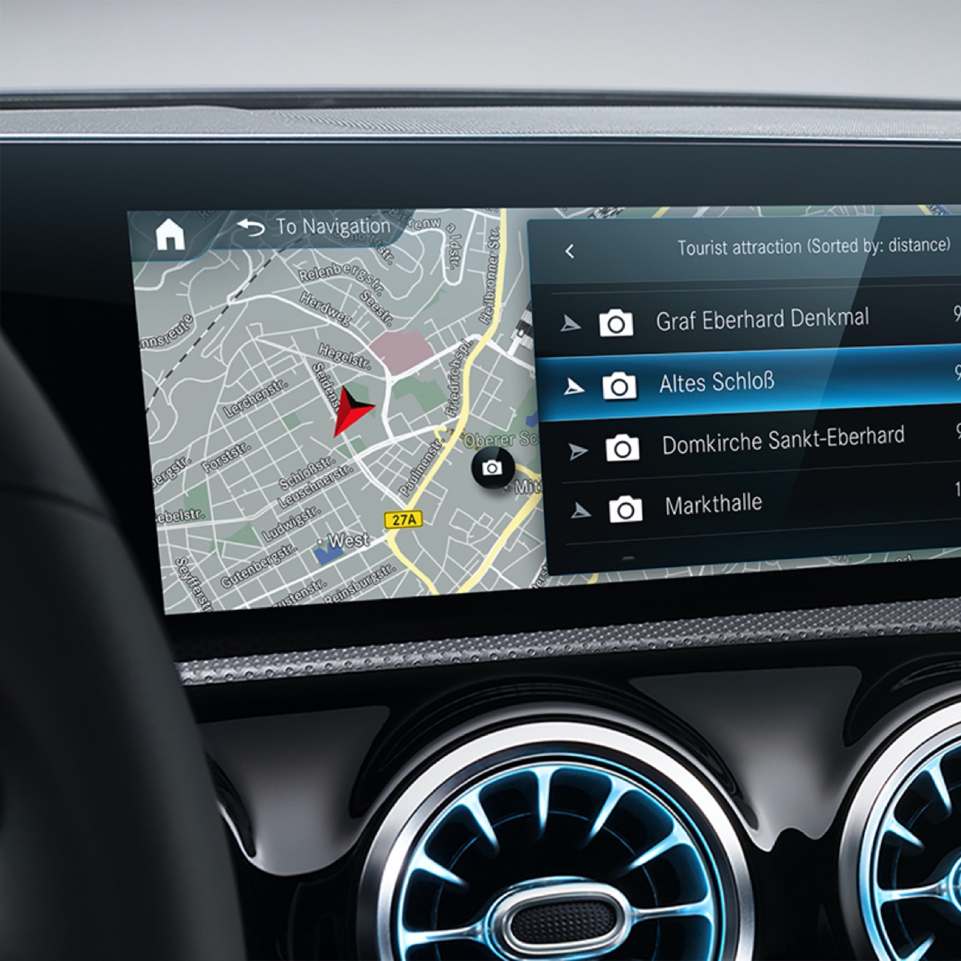 Helyi keresés | Navigáció | Mercedes-Benz Az MBUX - rendszer képernyője a Navigáció Digitális extrafelszereltségek témakörnek köszönhetően a legjobb útvonalat mutatja meg a vezetőnek.