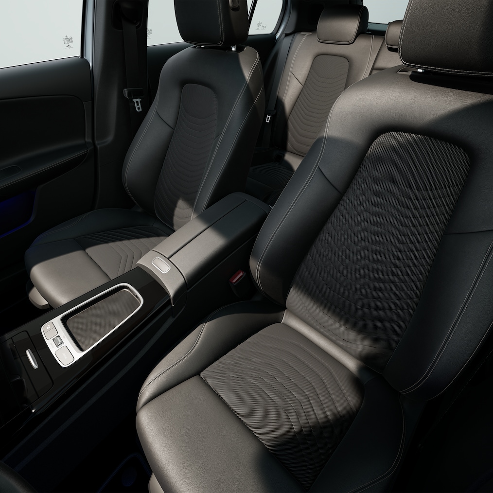 A Mercedes-Benz A-osztály belső tere a médiafelszereltségre fókuszálva.