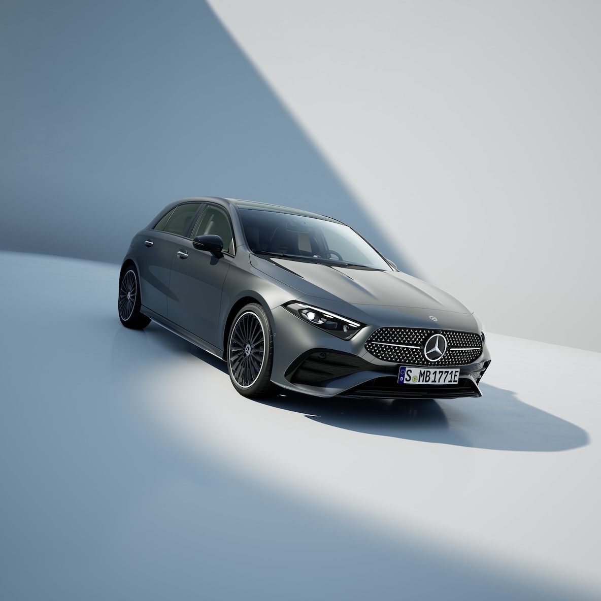 A Mercedes-Benz A-osztály elülső oldalnézetből.