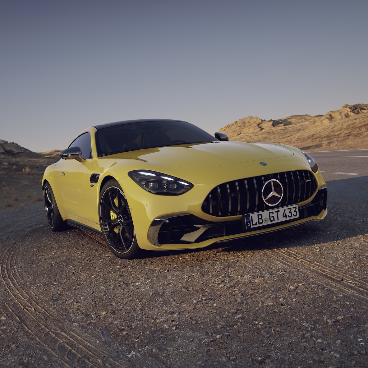 A Mercedes-AMG GT 43 Coupé külső megjelenése oldalnézetben.