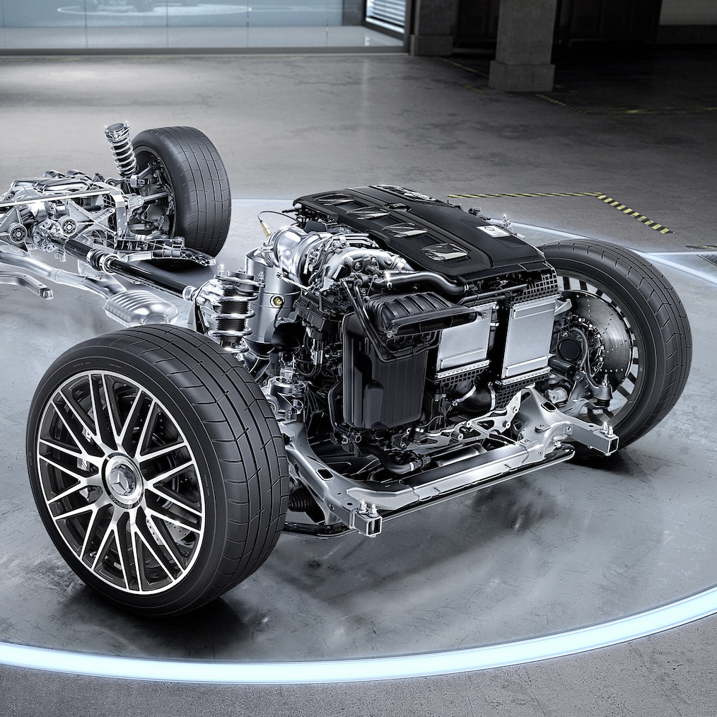 A Mercedes-AMG GT 43 Coupé megjelenése menet közben.