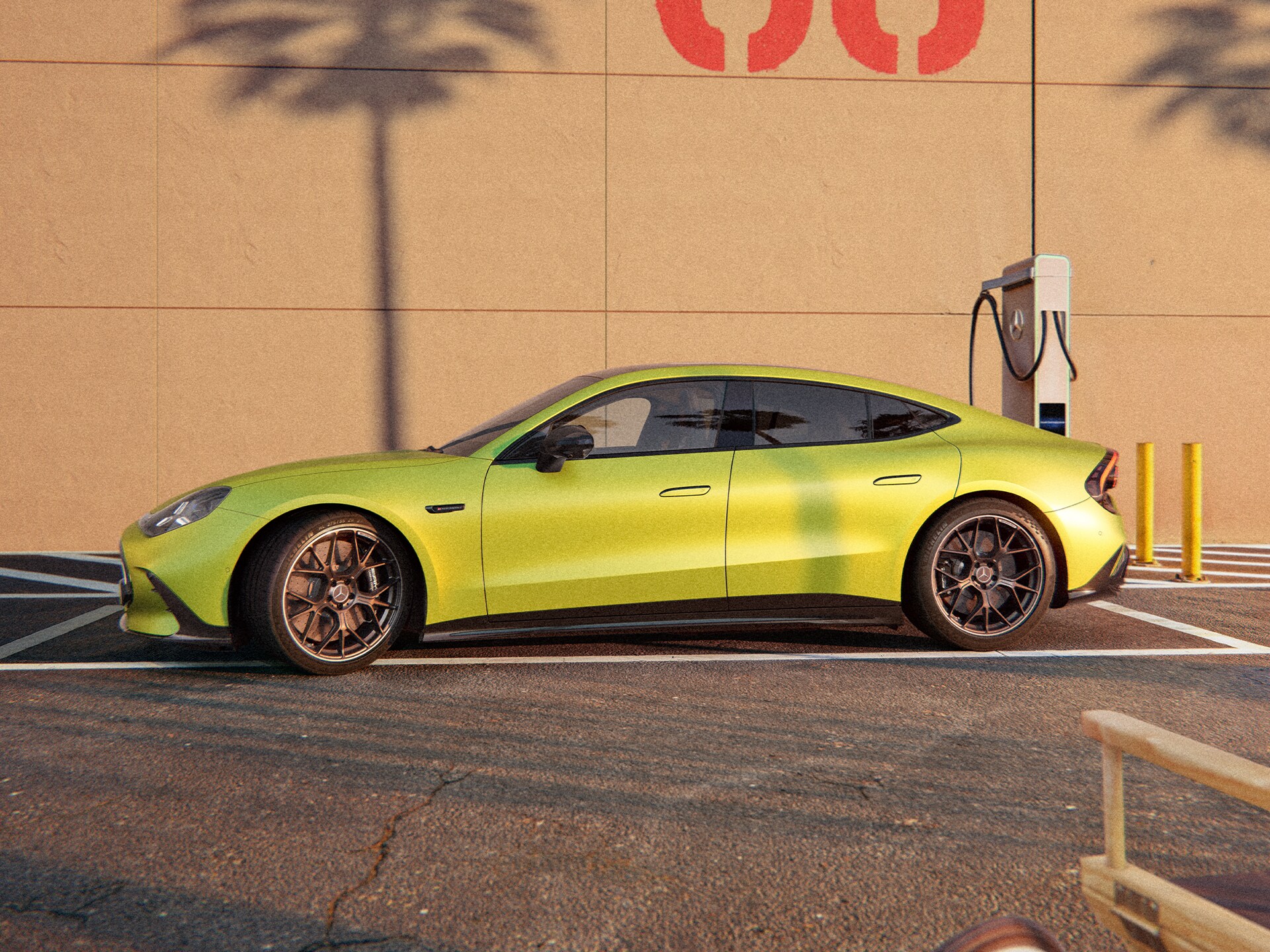 Az új Mercedes-AMG GT 4 ajtós Coupé töltése.