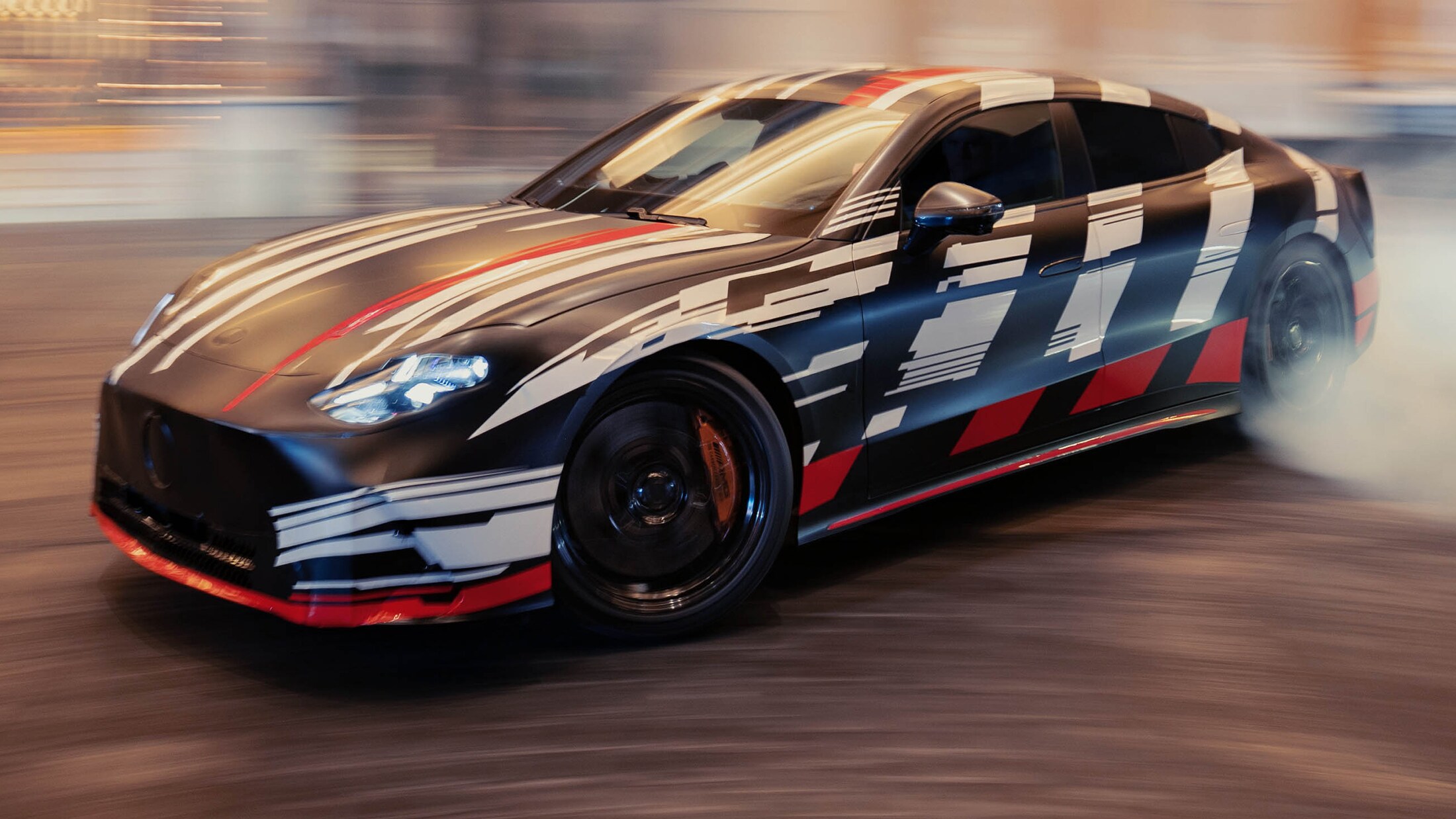 Az új Mercedes-AMG GT 4 ajtós Coupé világpremierje 2026.05.20 reggel 5:00-kor.