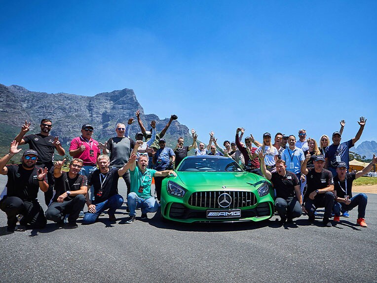 A Mercedes-AMG GT R elölnézetből.