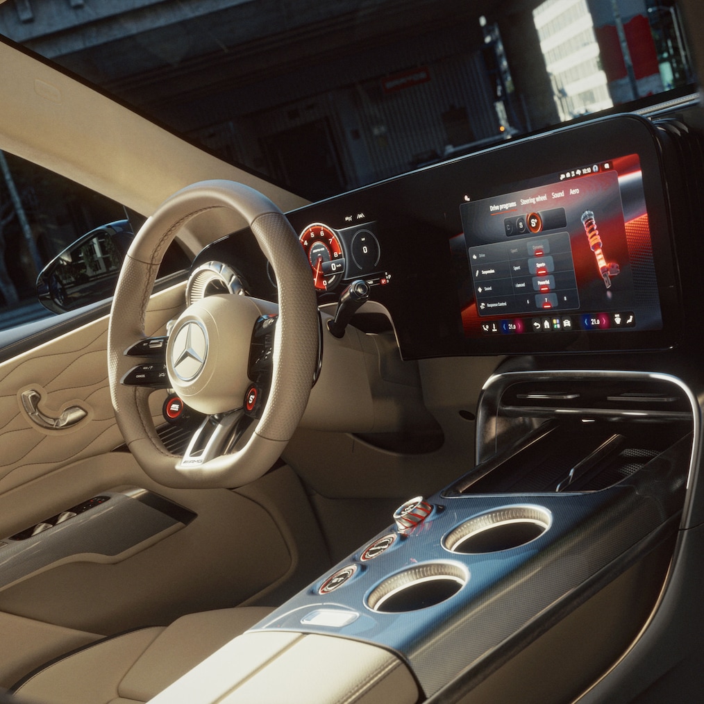 A Mercedes-AMG GT 53 vezetőorientált műszerfala.