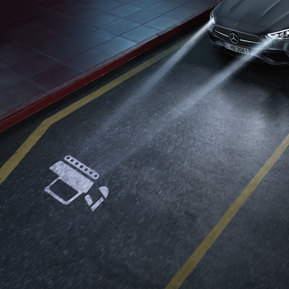 A Mercedes-Benz C-osztály DIGITAL LIGHT fényszórórendszere közelről.