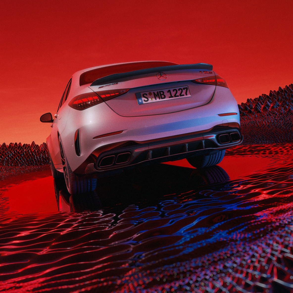 A Mercedes-AMG C 63 S E PERFORMANCE T-modell oldalnézetben hátulról.