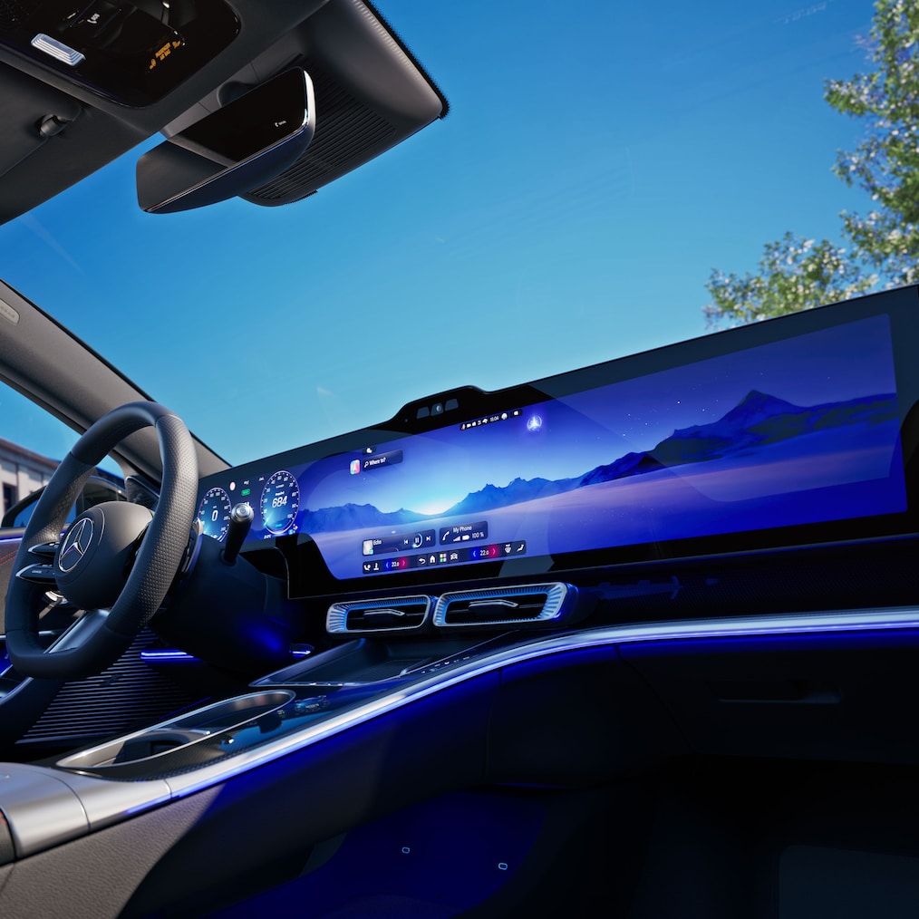 Az új, teljesen elektromos Mercedes-Benz C-osztály MBUX Hyperscreen rendszere.