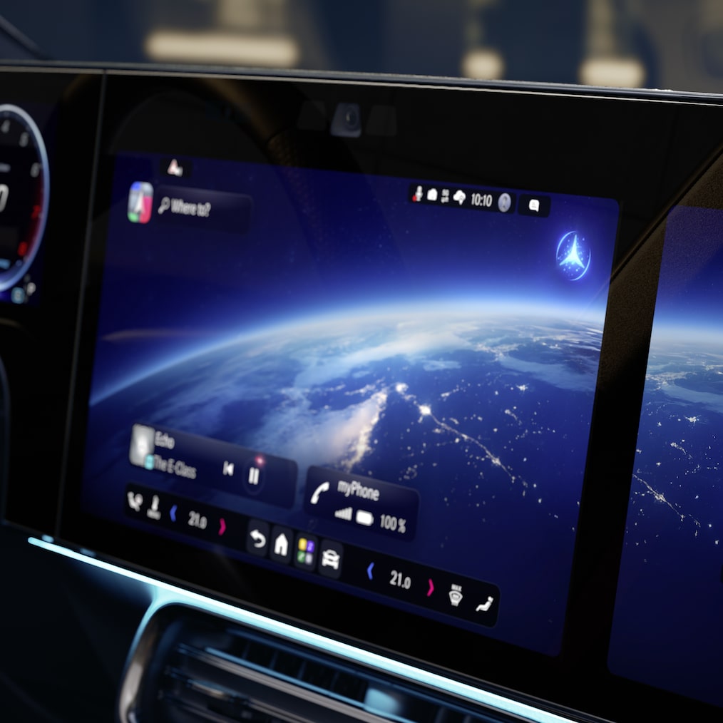 Nézet a CLA C178 központi kijelzőjén a Zero Layer képernyővel, MVA-val a sarokban.