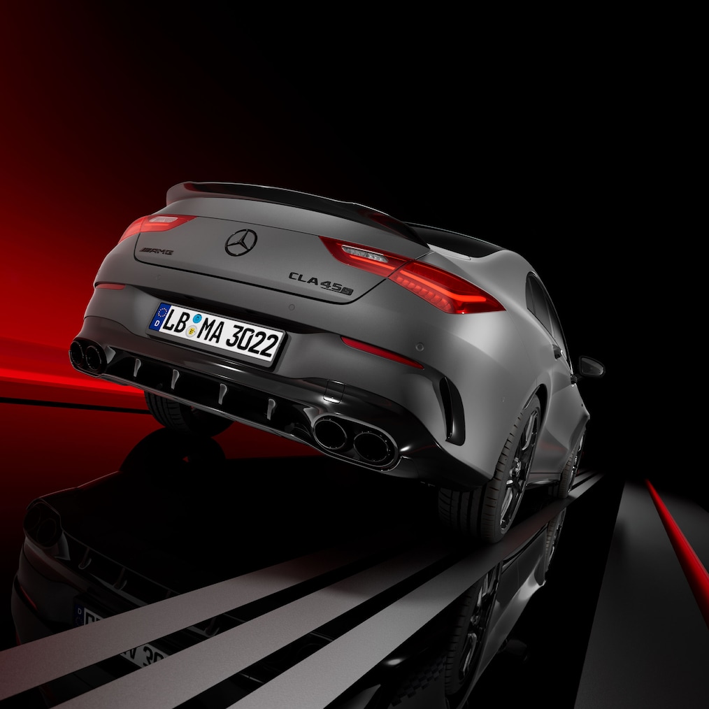 A Mercedes-MG CLA 45 S 4MATIC+ Coupé elülső oldalnézete.