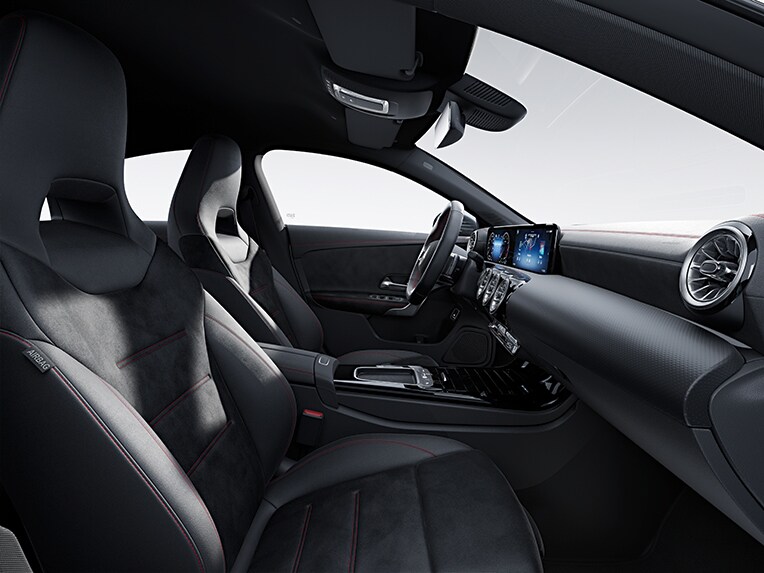 A Mercedes-Benz CLA Coupé belső tere AMG Line felszereltségcsomaggal.
