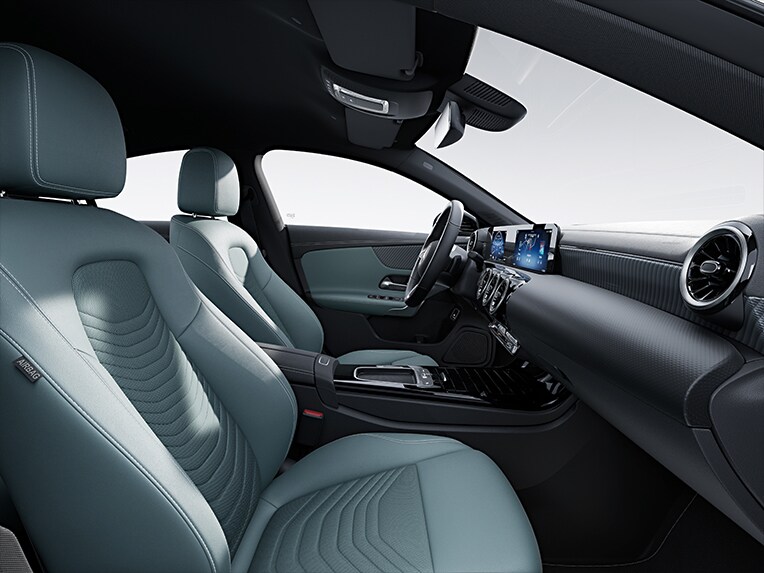 A Mercedes-Benz CLA Coupé belső tere Progressive felszereltségcsomaggal.