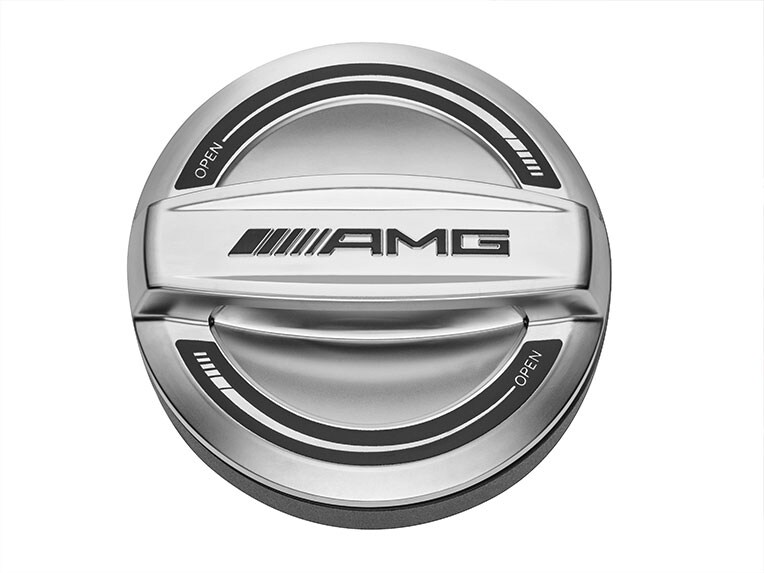A Mercedes-AMG CLA Coupé AMG tanksapkája.