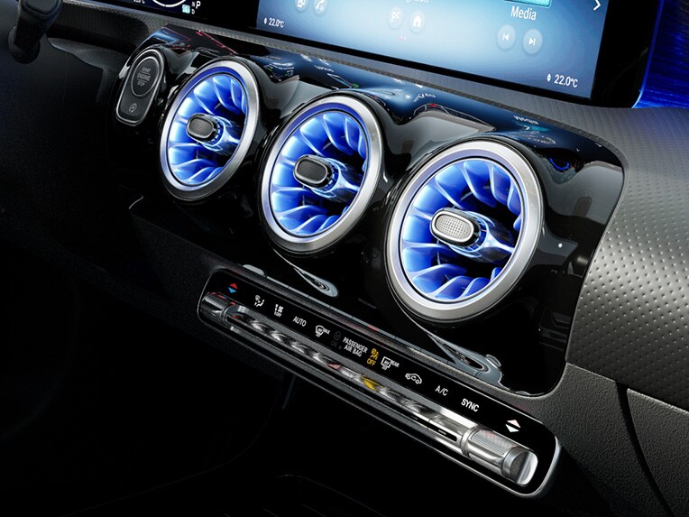 A THERMOTRONIC automatikus klímaberendezés Mercedes-Benz CLA Shooting Brake gépkocsiban.