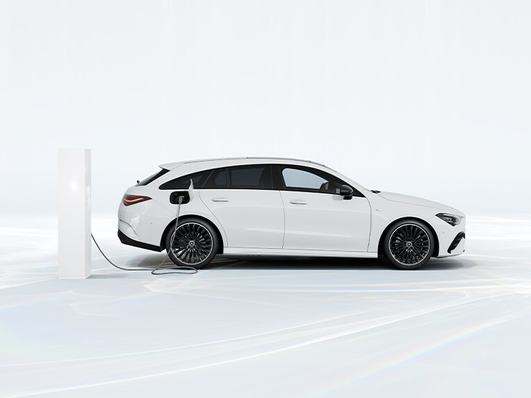 A Mercedes-Benz CLA Shooting Brake plug-in hibrid változatban.