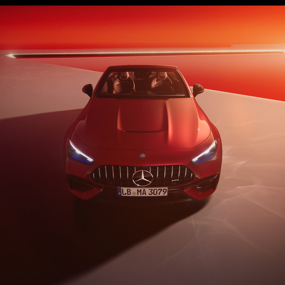 A Mercedes-AMG CLE 53 4MATIC+ Cabriolet elölnézetben.