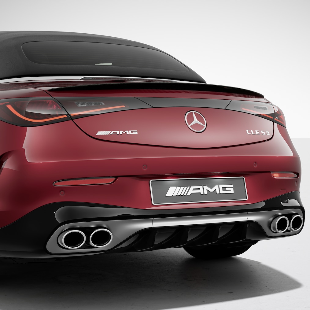 A Mercedes-AMG CLE Cabriolet az opcionális AMG külső karbon csomag II-vel.