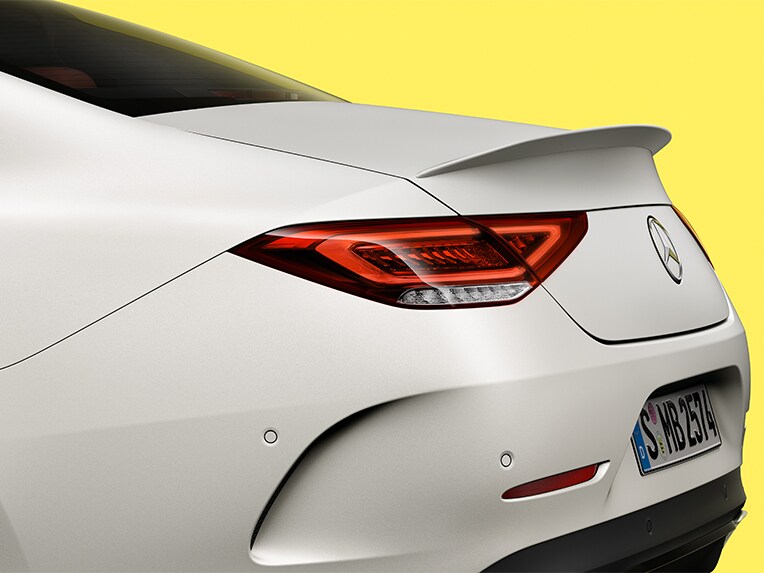 A Mercedes-Benz CLS hátsó oldalnézetből.