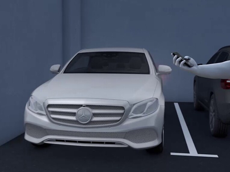 Az új Mercedes-Benz E-osztály limuzin parkolássegítő rendszerei.
