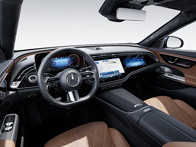 Az AMG Line kivitelváltozatú új Mercedes-Benz E-osztály limuzin belső tere.