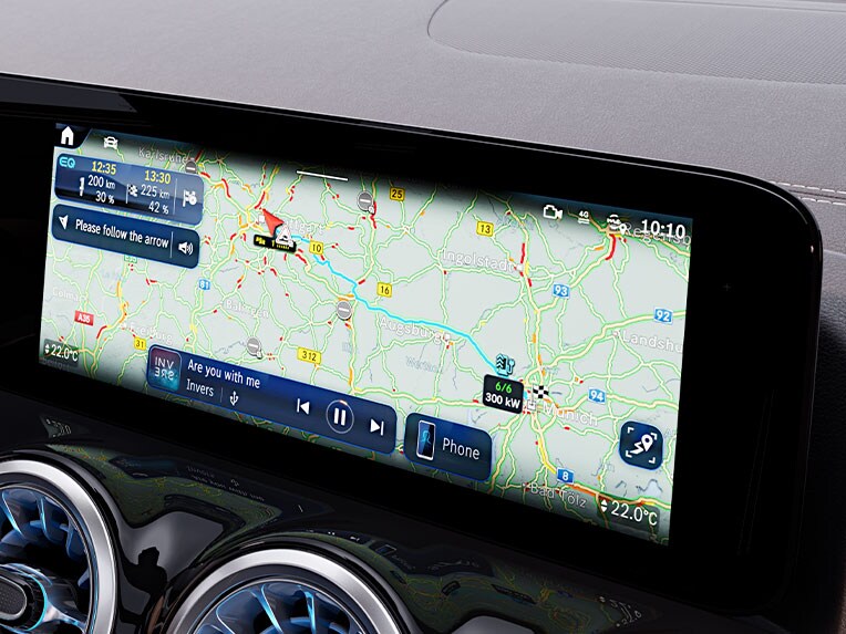 Electric Intelligence funkcióval kiegészített navigáció az új Mercedes-Benz EQA-ban.