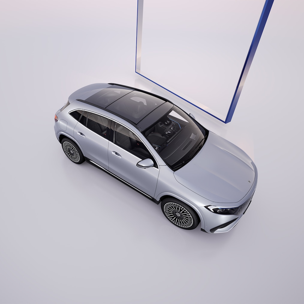 A Mercedes-Benz EQA hátsó nézete.