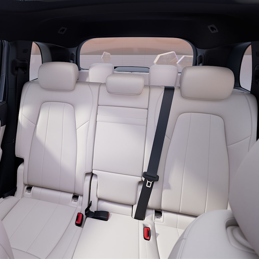 Nézet a belső tér elejéből a hátsó ülésekre és a csomagtérre.