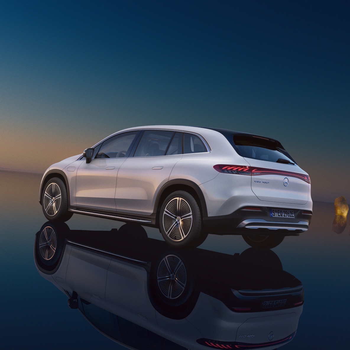 A Mercedes-Benz EQS SUV a vezető szemszögéből.