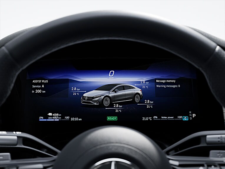 Vezetői segédrendszerek Plus csomag | EQS limuzin | Mercedes-Benz.