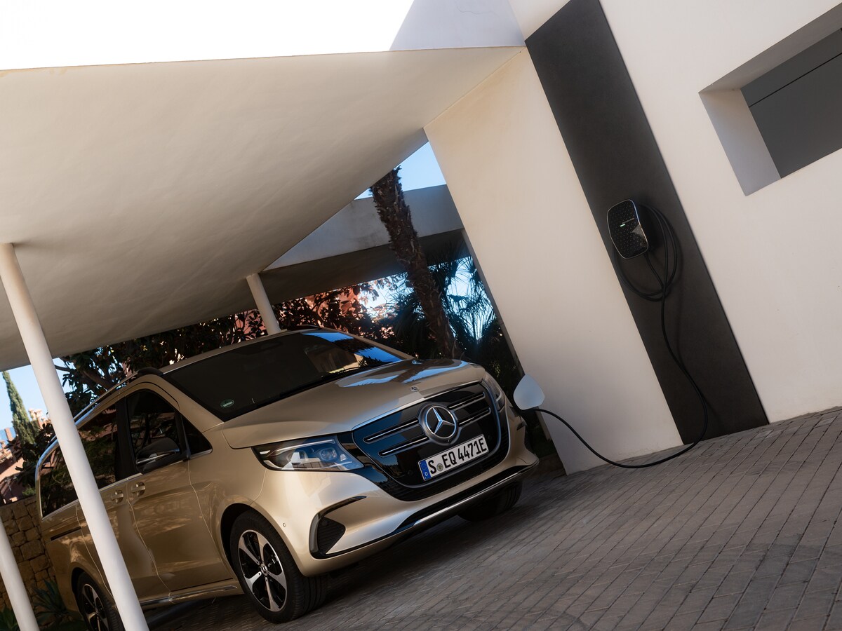 A Mercedes-Benz Wallbox Home segítségével otthona töltőállomássá válik.