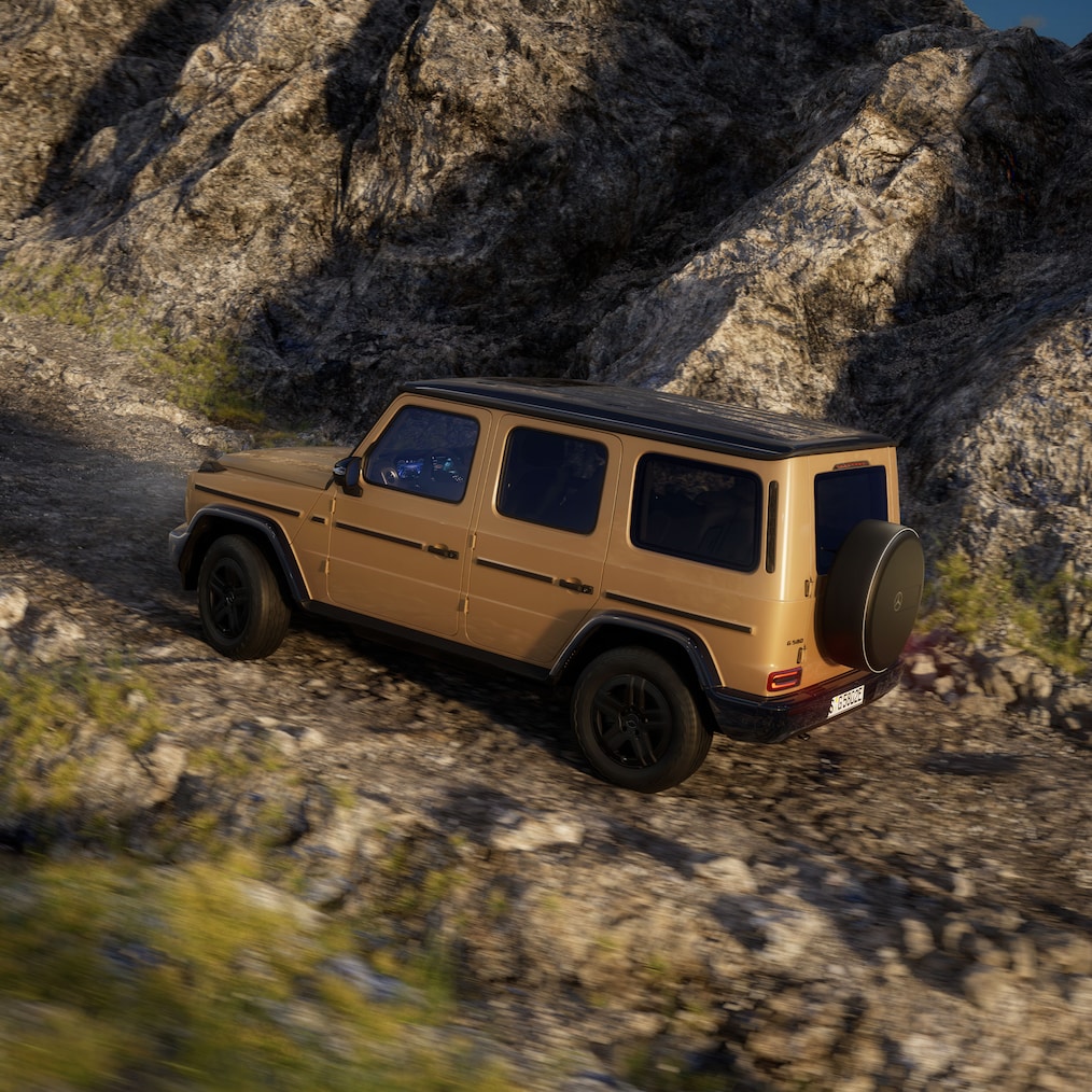 Egy Mercedes-Benz G 580 halad a terepen.