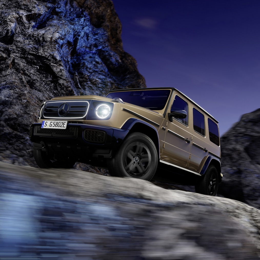  A Mercedes-Benz G 580 Black Panel hűtőmaszkjának közelképe.