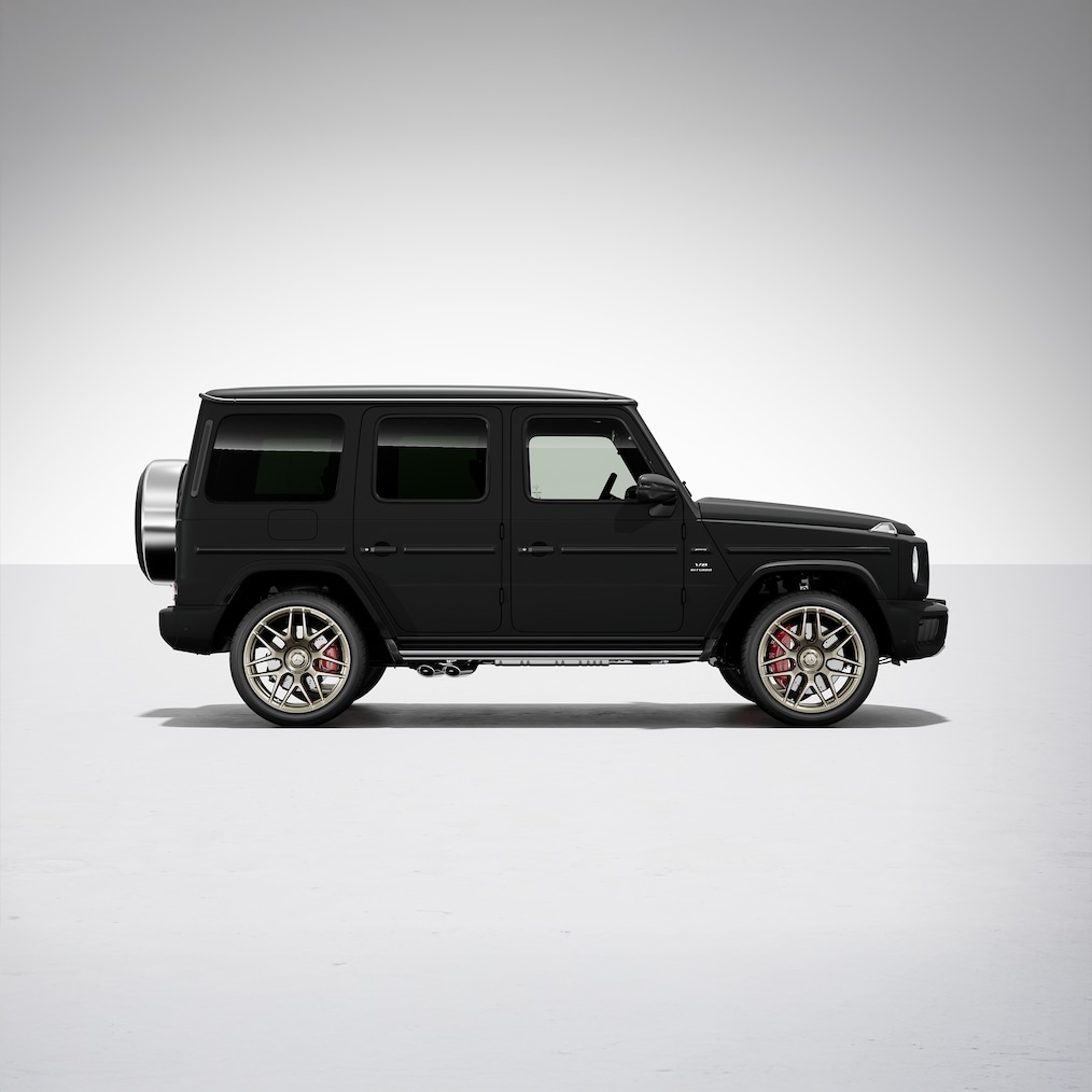 Az AMG Performance csomaggal rendelkező Mercedes-AMG G 63 oldalnézete.