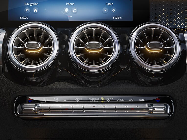 A Mercedes-Benz GLB THERMOTRONIC automatikus klímaberendezése.