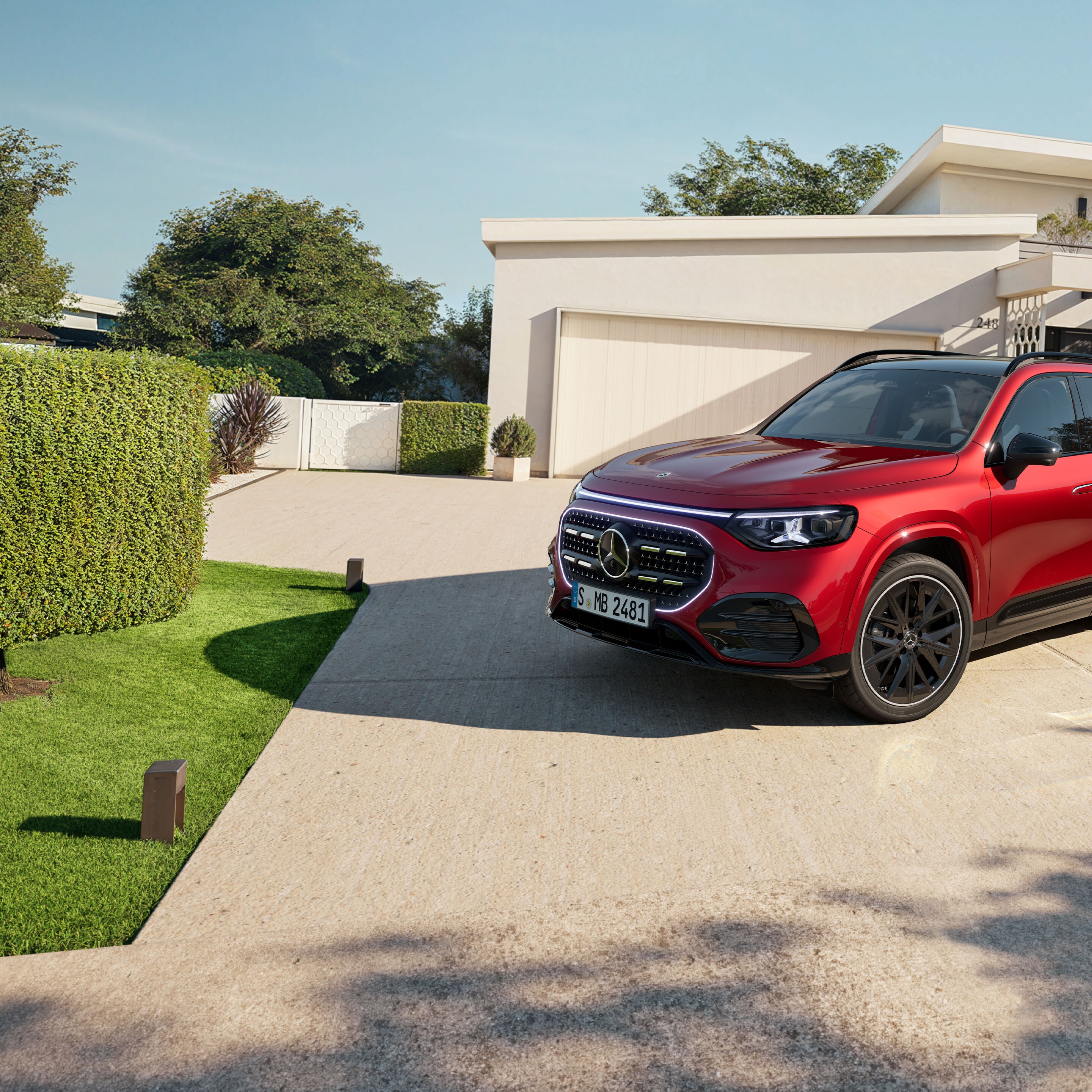 A Mercedes-Benz új GLB modelljének külső megjelenése.