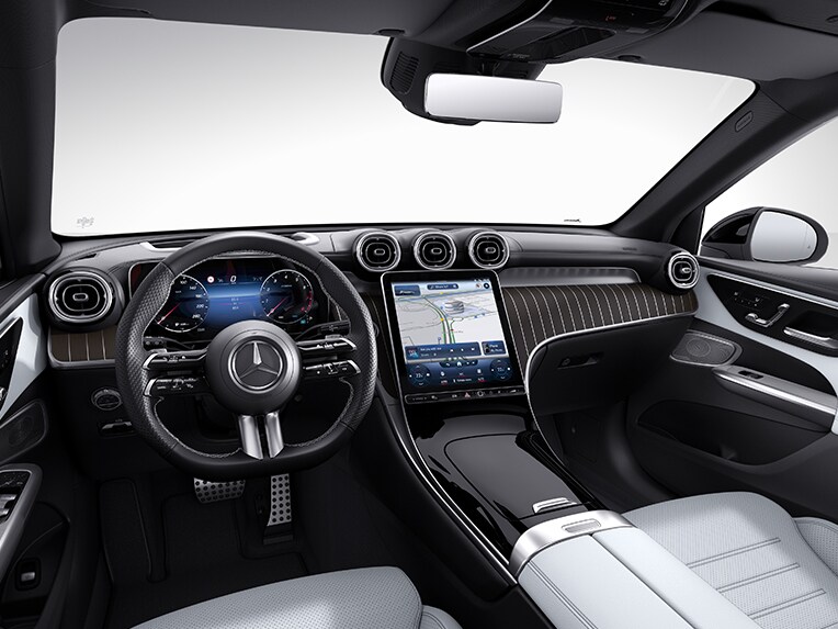 Az új Mercedes-Benz GLC SUV AMG Line kivitelváltozatának belső tere.