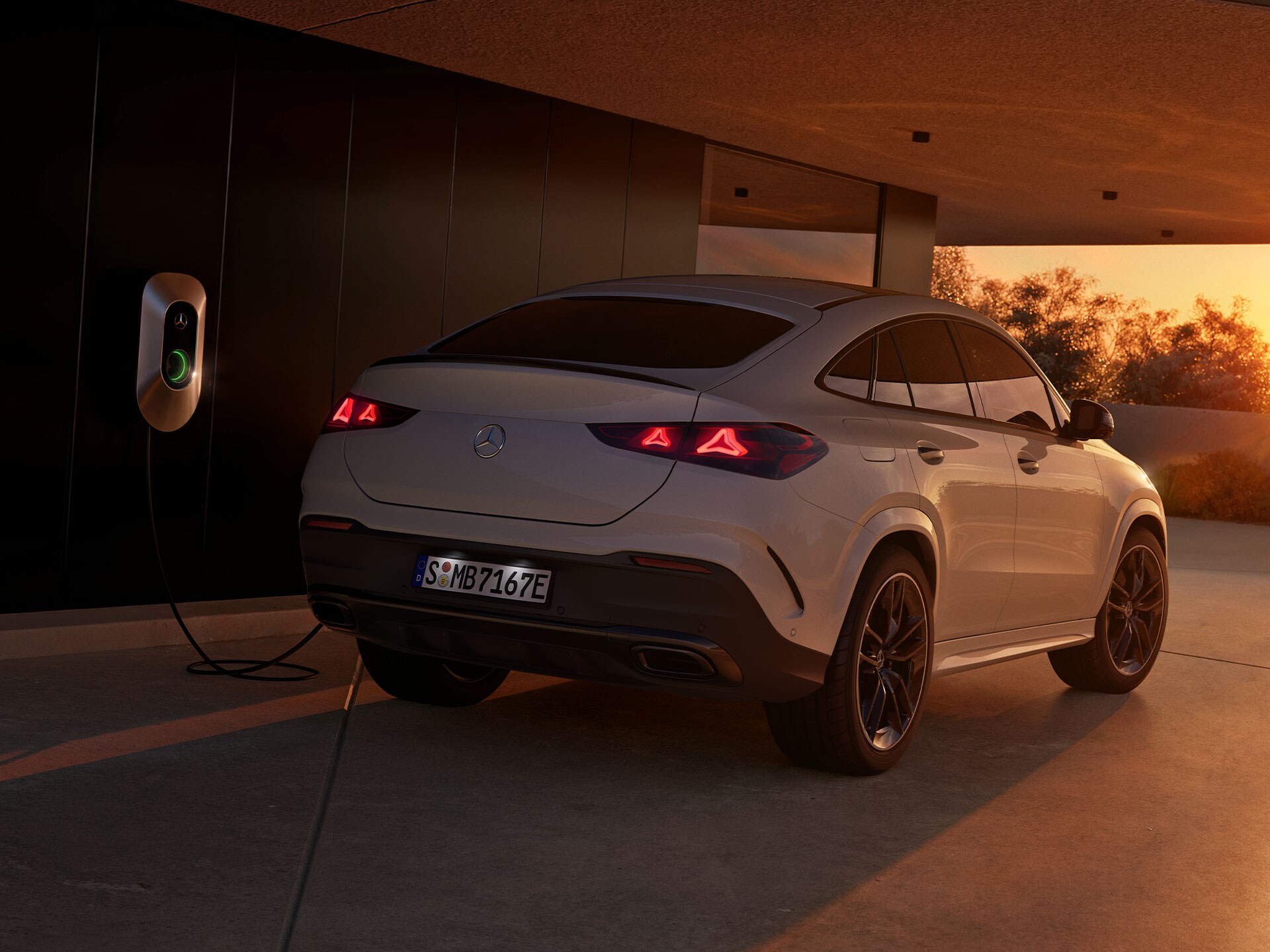 A Mercedes-Benz GLE Coupéja plug-in hibridként.