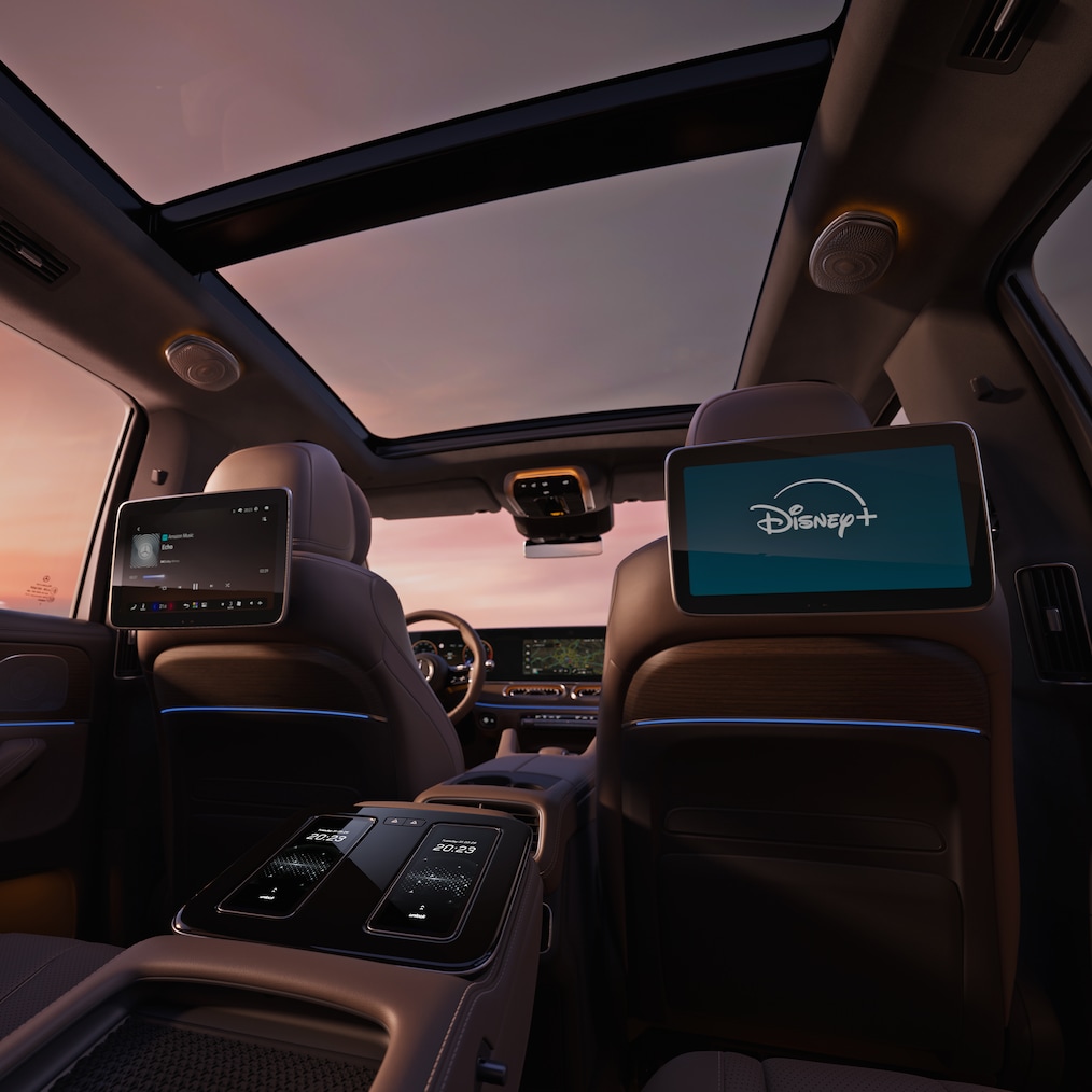 Az új Mercedes-Benz GLS MBUX High-End hátsó szórakoztató rendszere.