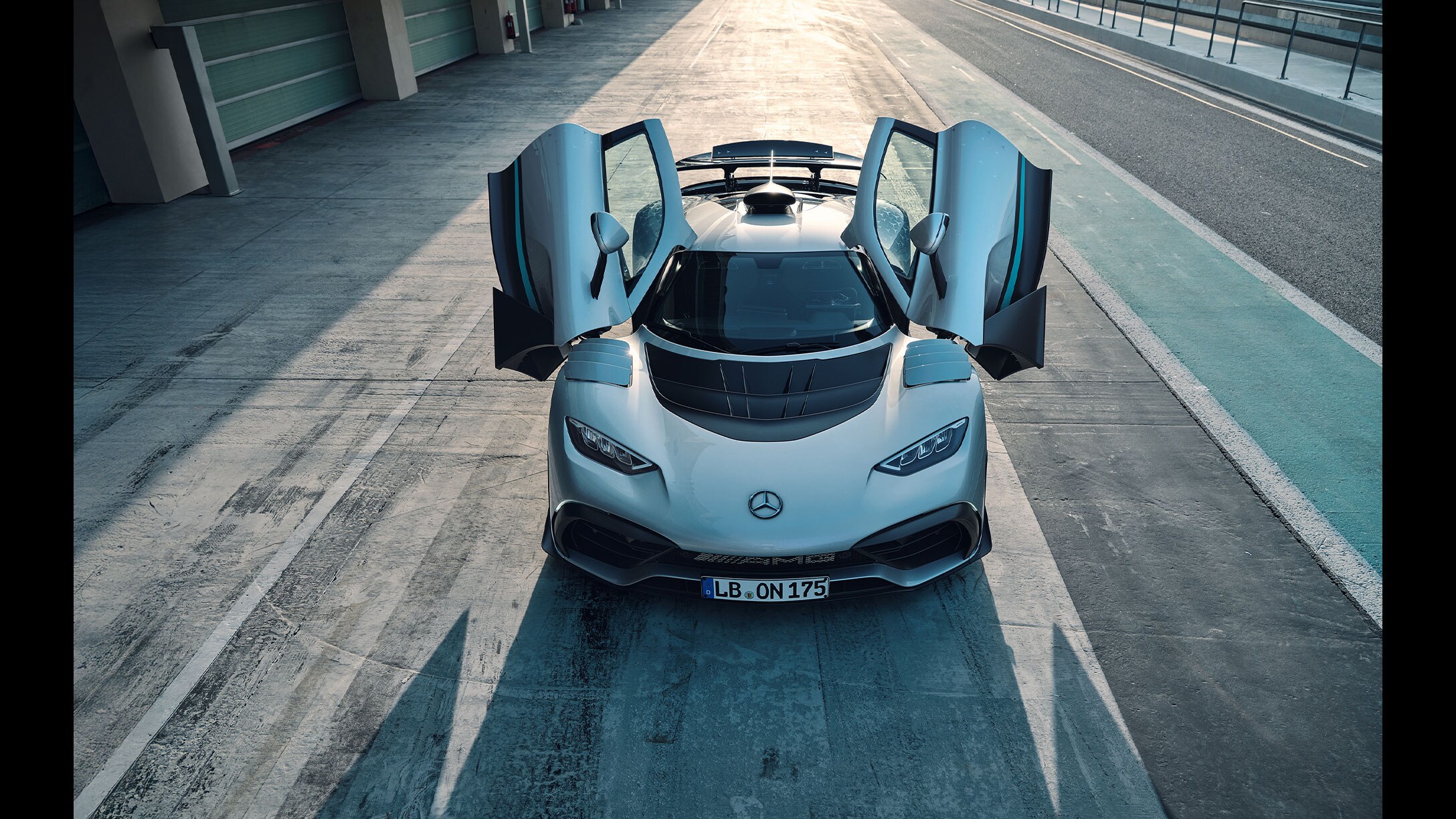 A Mercedes-AMG ONE hiperautó.