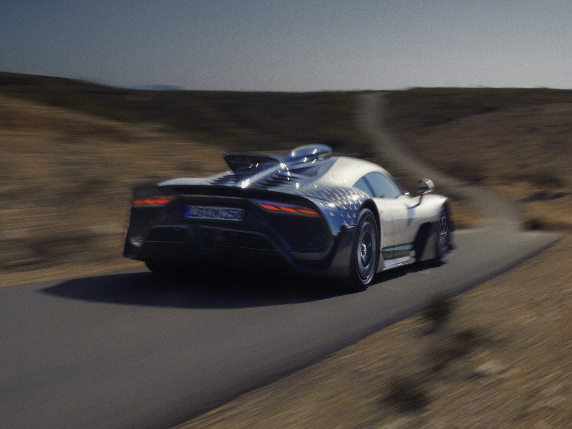 Normákkal szemben a Mercedeses-AMG-nél.