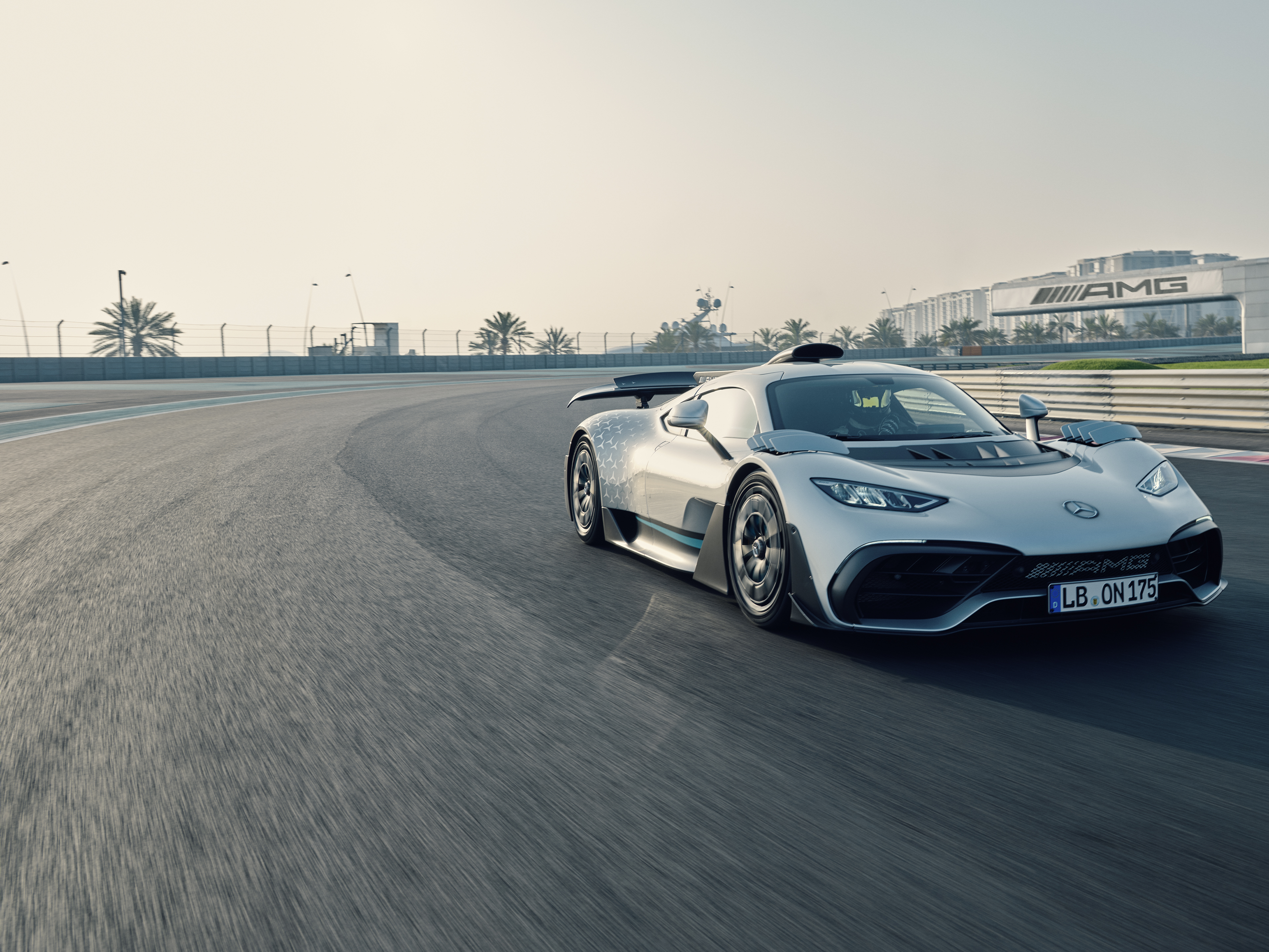 AMG One | Mercedes-AMG A Mercedes-AMG ONE oldalnézetben elölről.