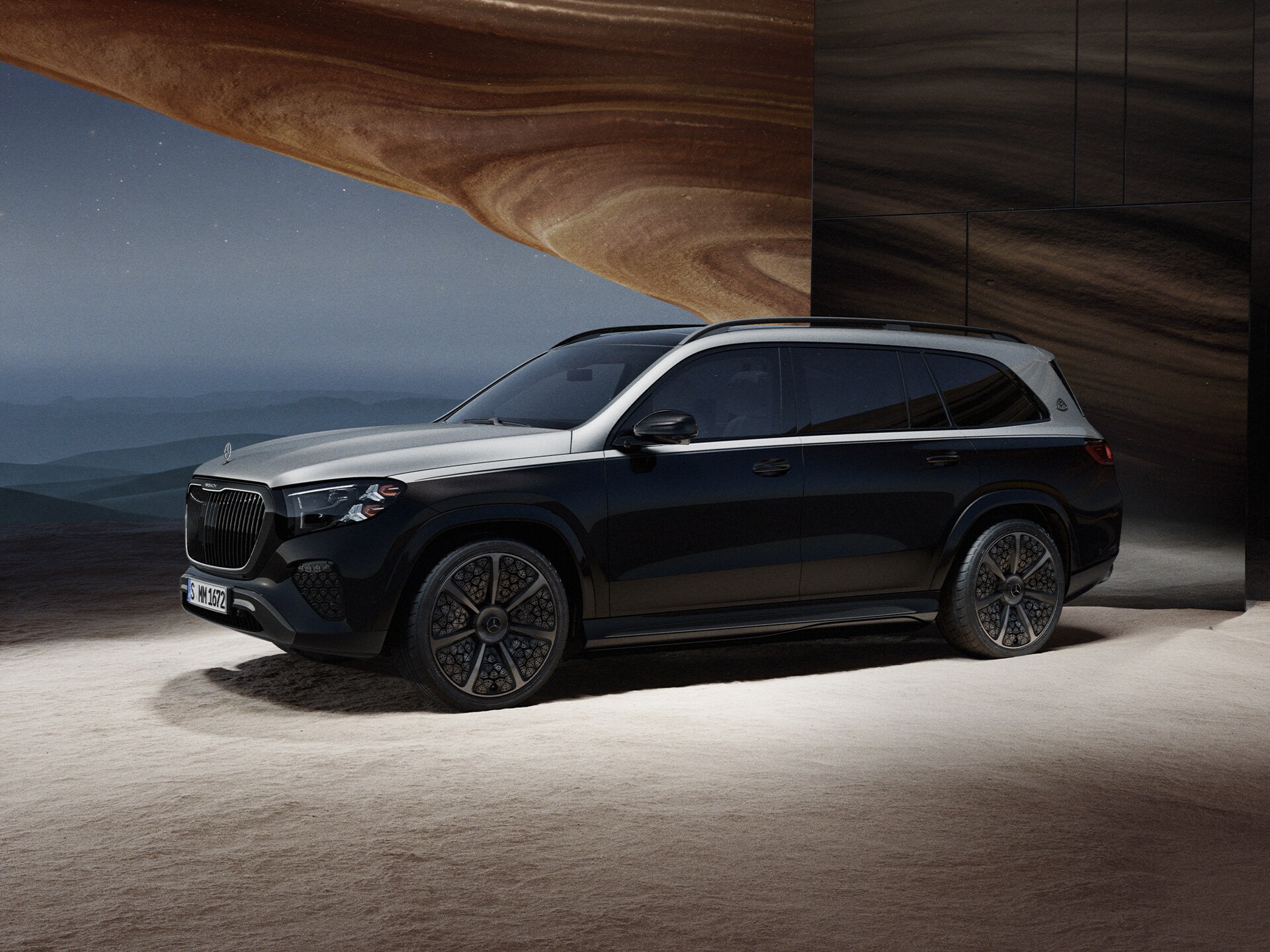 A Mercedes-Maybach GLS Night Series elölnézetben.