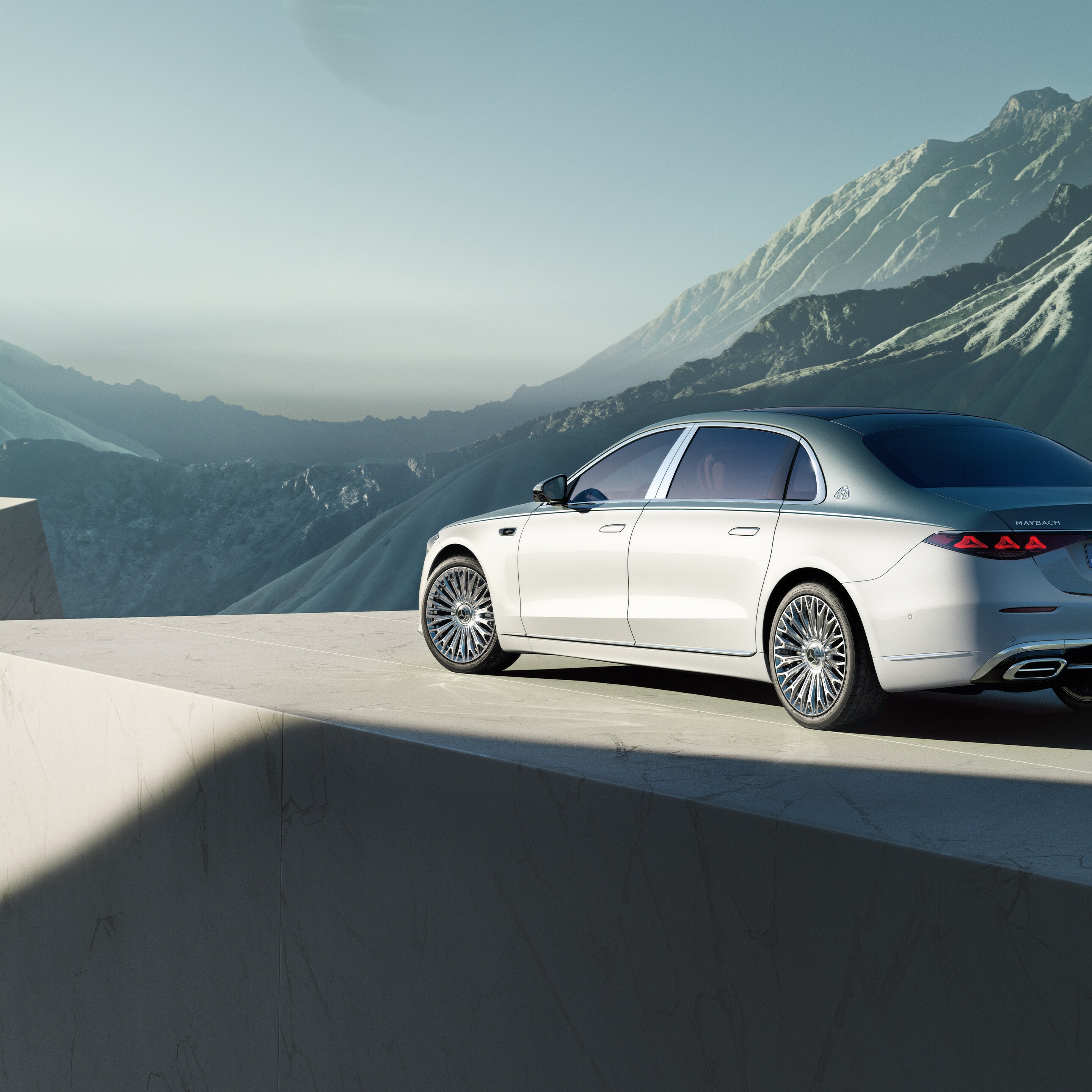 A Mercedes-Maybach S-osztály oldalnézetben.