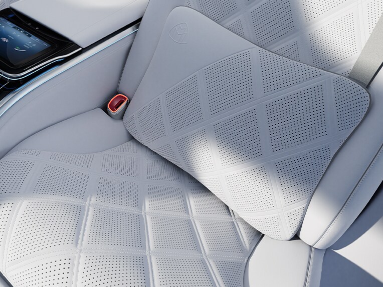A Mercedes-Maybach EQS SUV ülés fenntarthatóan előállított bőrrel.