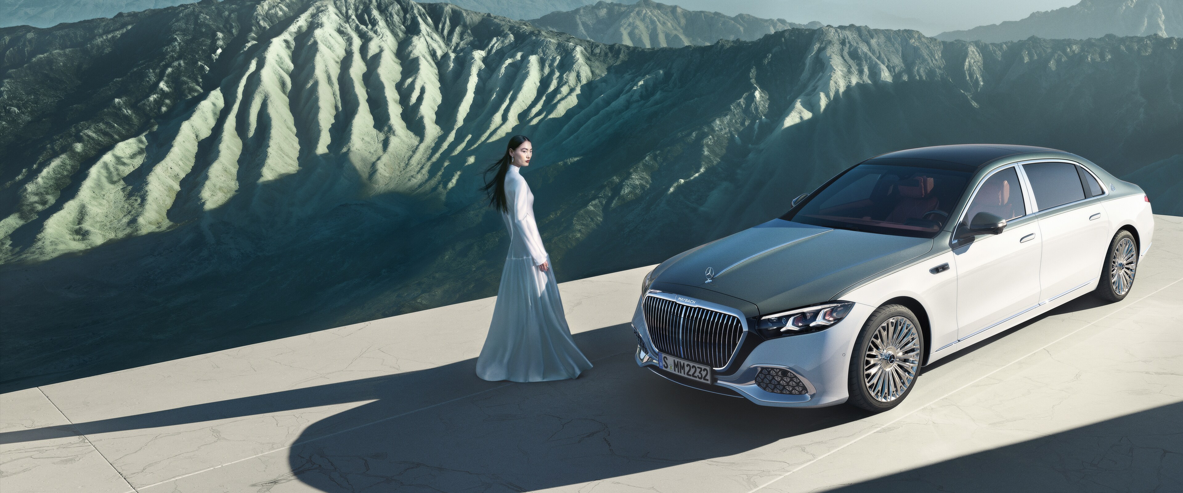Mercedes-Maybach különböző nézetekben kéttónusú fényezéssel.