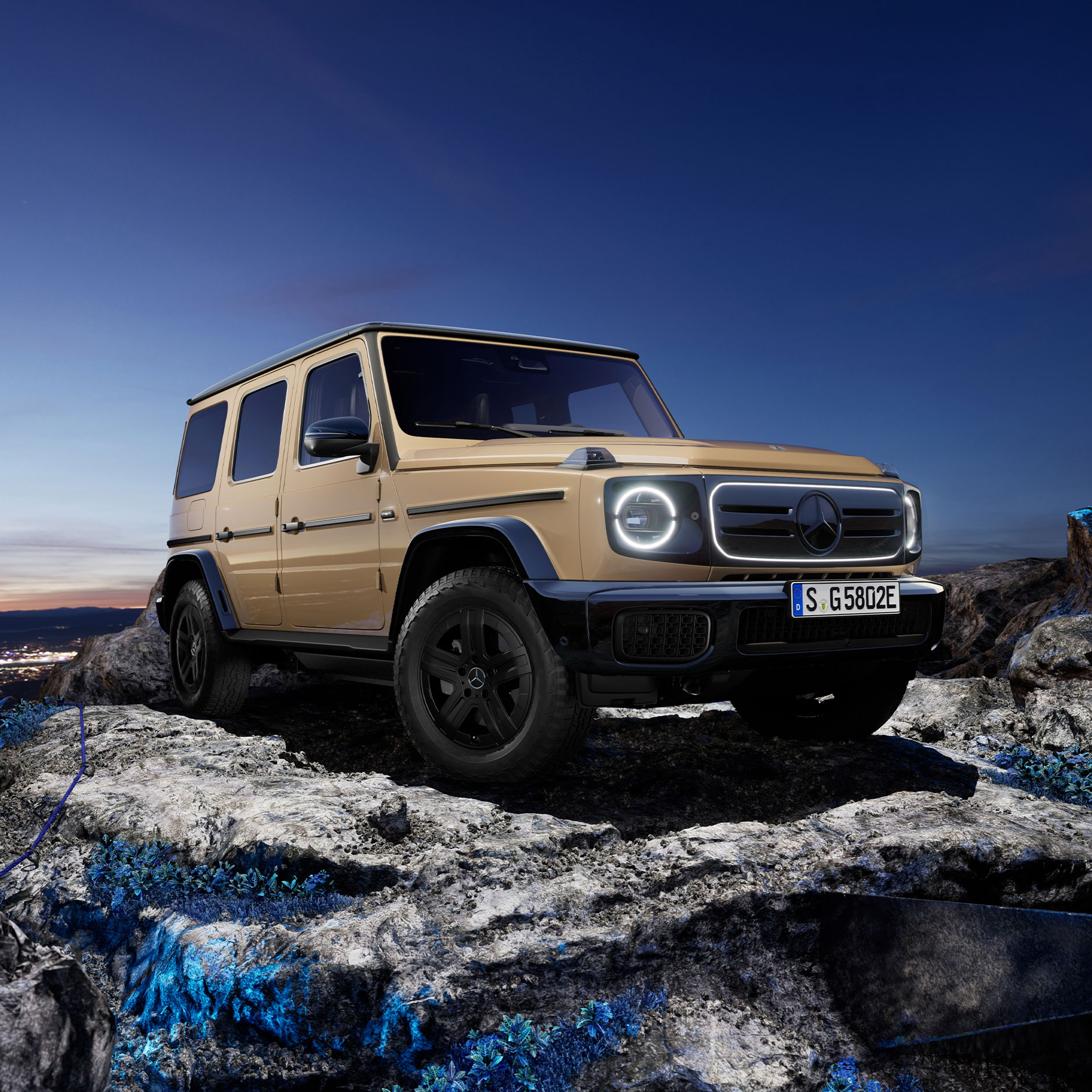 Teljesen elektromos G-osztály | Mercedes-Benz SUV | Mercedes-Benz A Mercedes-Benz G 580 EQ technológiával egy sziklán áll.