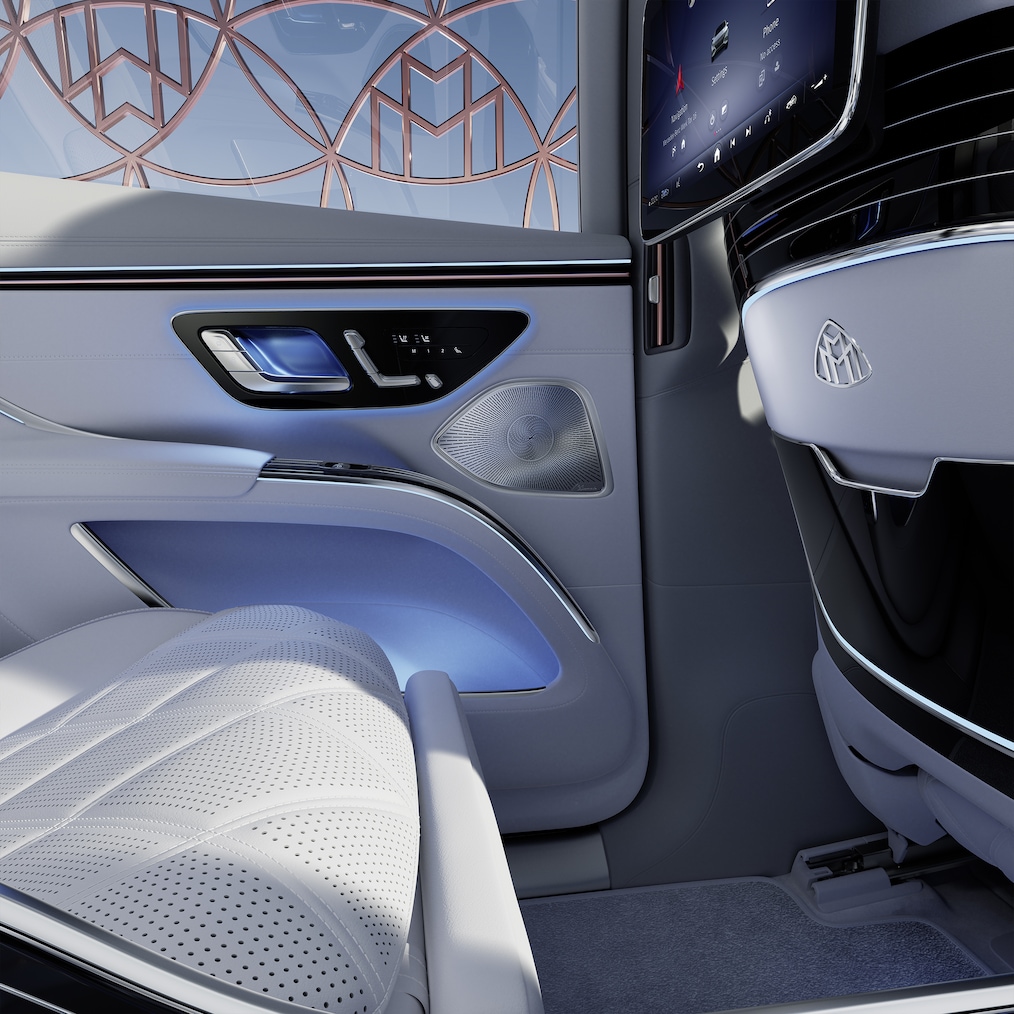 A Burmester® 4D térhatású hangrendszer hátsó ajtóban lévő hangszórójának közelképe.