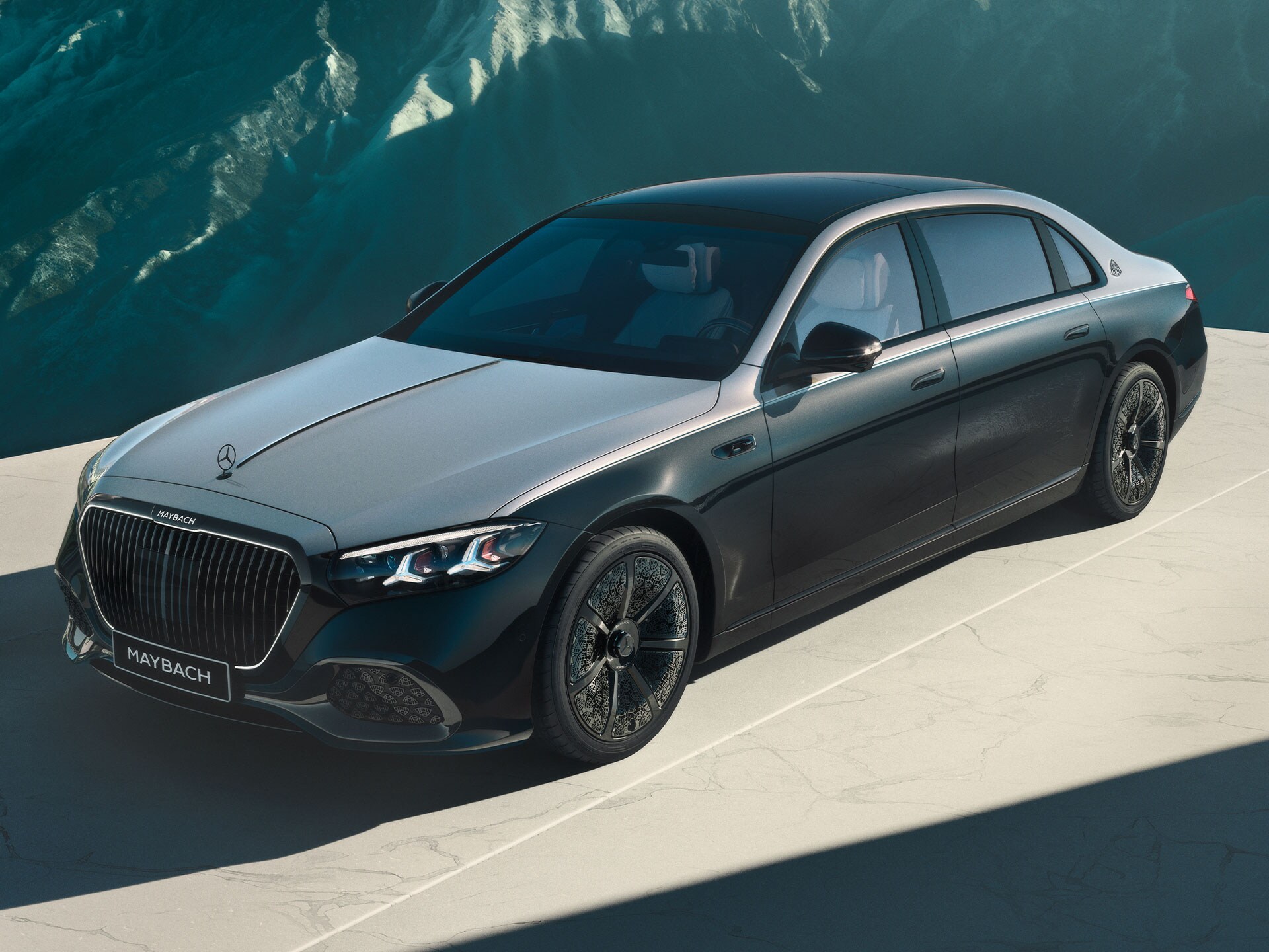 A Mercedes-Maybach S-osztály a Night Series kivitellel.