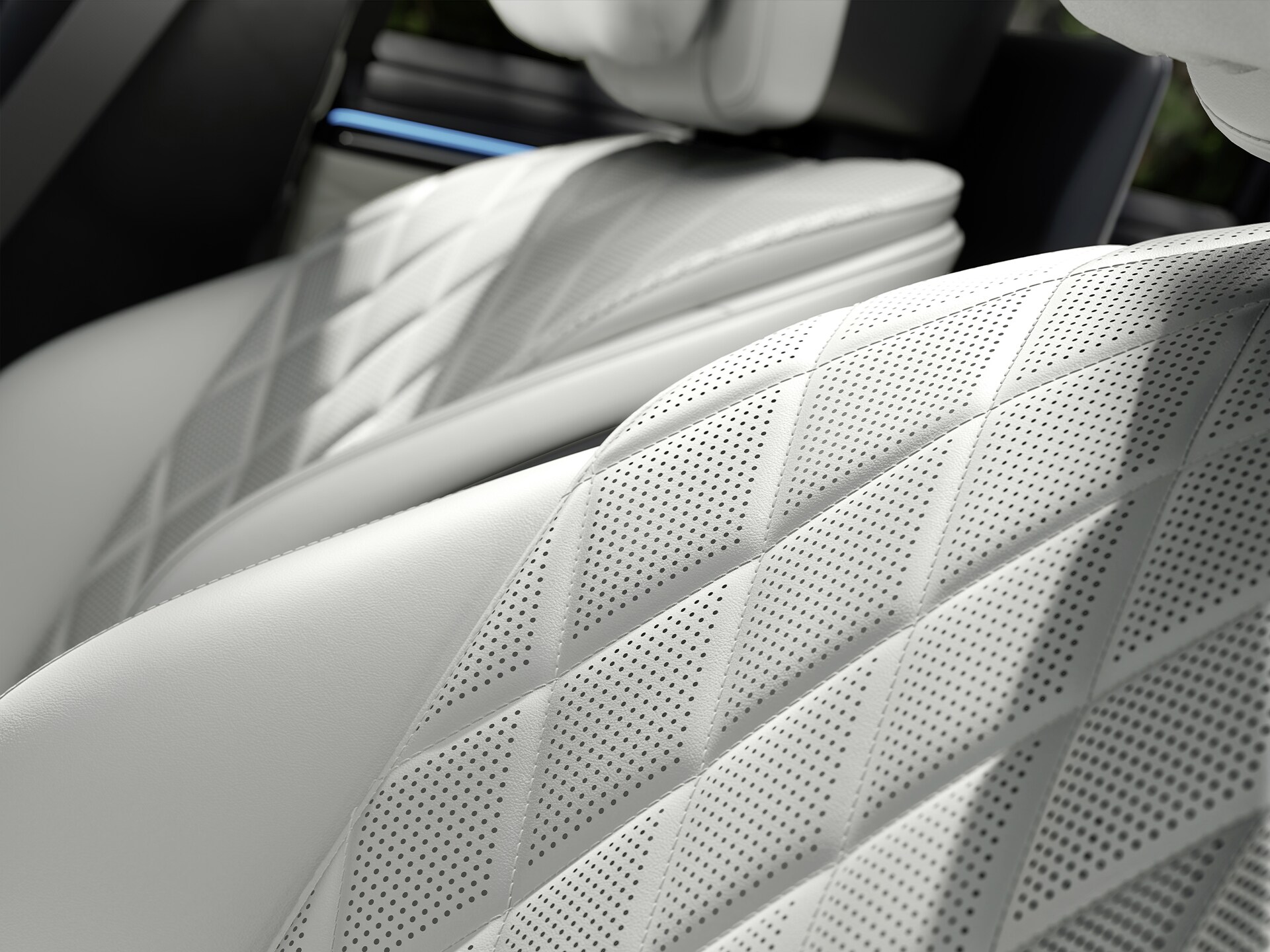 Az új Mercedes-Benz S-osztály hosszú limuzin MANUFAKTUR jellemzőkkel oldalnézetben.